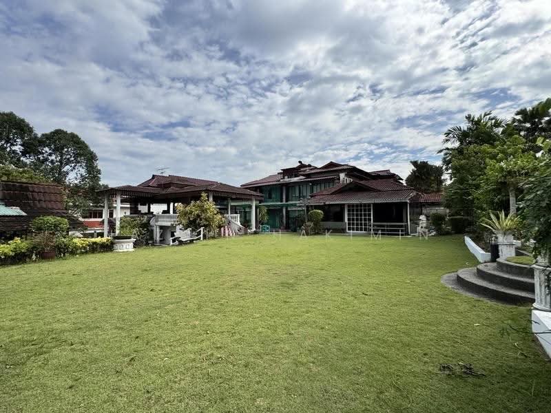 Bungalow House untuk Dijual di Country Heights (Kajang) - Nazrin Hakimin - Garden - PropertyGuru.com.my