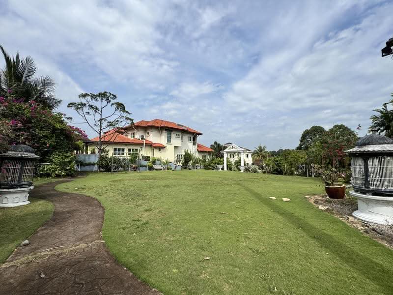 Bungalow House untuk Dijual di Country Heights (Kajang) - Nazrin Hakimin - Garden - PropertyGuru.com.my