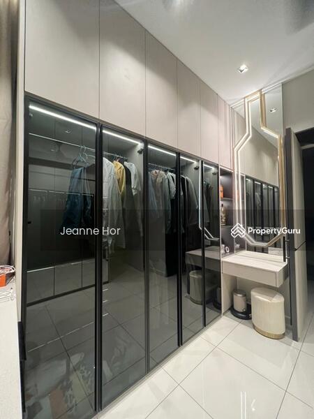 walk in wardrobe 