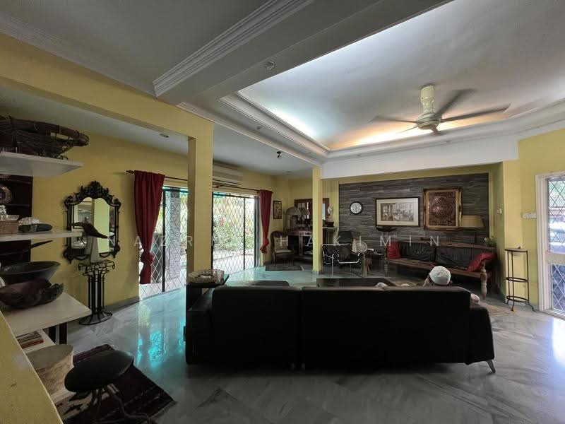 2-storey Terraced House for Sale in Ampang (Selangor) - Nazrin Hakimin - Living Room - PropertyGuru.com.my