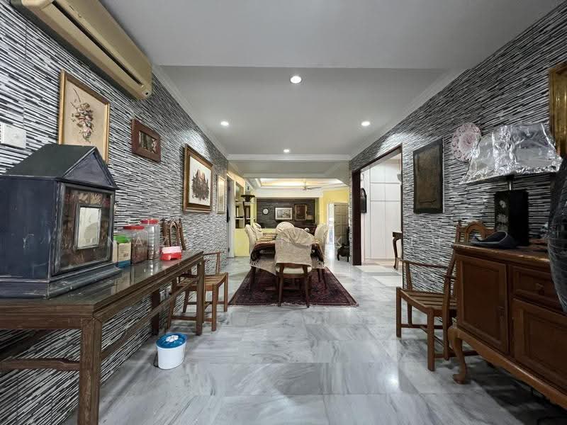 2-storey Terraced House for Sale in Ampang (Selangor) - Nazrin Hakimin - Hallway - PropertyGuru.com.my