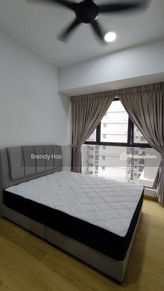 Middle bedroom 