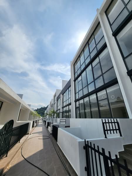 Rumah Teres 4-Tingkat untuk Dijual di Damansara Perdana (Selangor) - Kin Keong Woo - Exterior - PropertyGuru.com.my