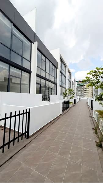 Rumah Teres 4-Tingkat untuk Dijual di Damansara Perdana (Selangor) - Kin Keong Woo - Exterior - PropertyGuru.com.my