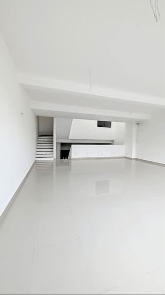 Rumah Teres 4-Tingkat untuk Dijual di Damansara Perdana (Selangor) - Kin Keong Woo - Living Room - PropertyGuru.com.my