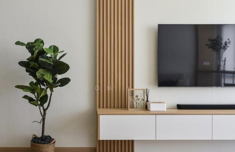 Kediaman Servis untuk Dijual di Millerz Square Serviced Residence - Leon Yap - Living Room - PropertyGuru.com.my