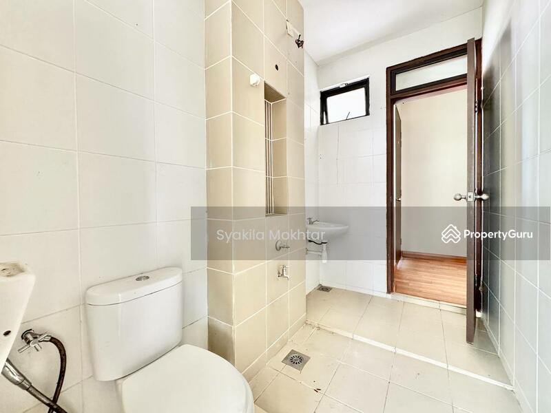 Semi-Detached House for Sale in Puncak Bestari (Puncak Alam) - Syakila Mokhtar - Bathroom - PropertyGuru.com.my