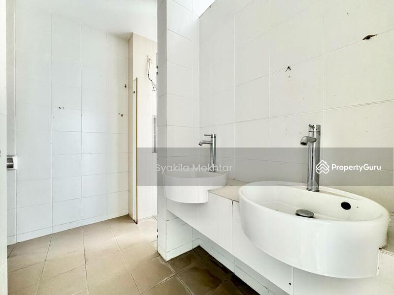 Semi-Detached House for Sale in Puncak Bestari (Puncak Alam) - Syakila Mokhtar - Bathroom - PropertyGuru.com.my
