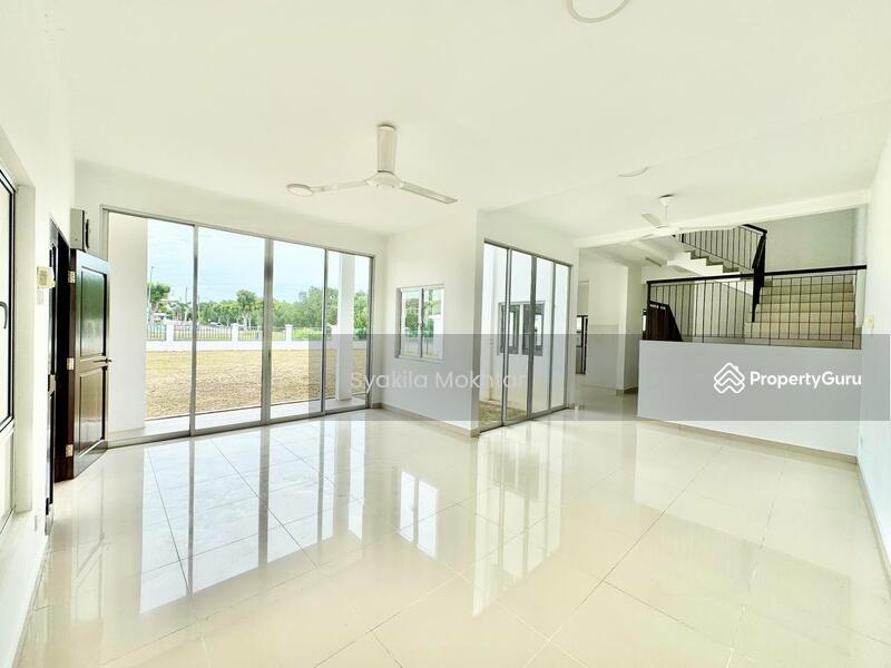 2-storey Terraced House for Sale in Puncak Bestari (Puncak Alam) - Syakila Mokhtar - Living Room - PropertyGuru.com.my