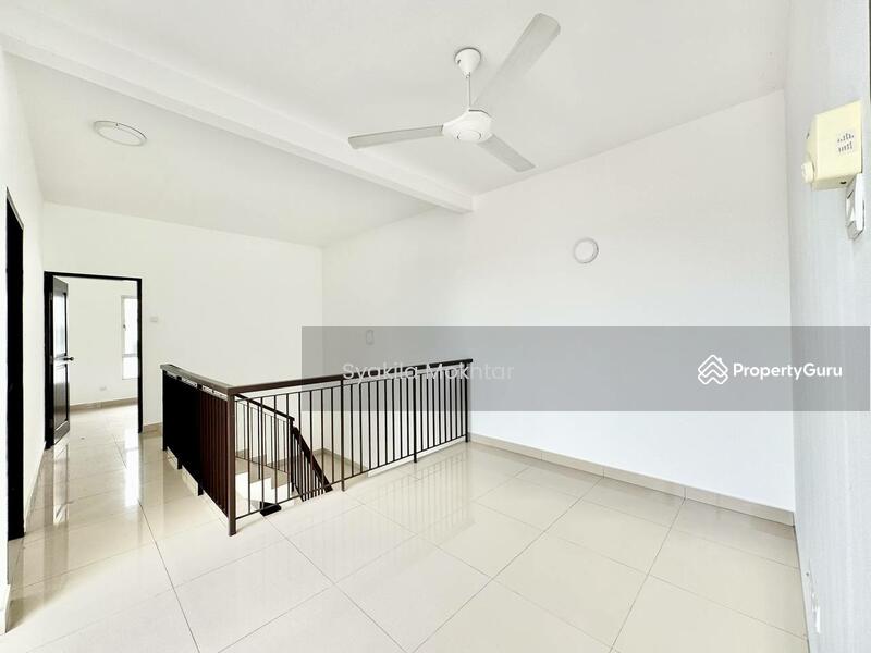 2-storey Terraced House for Sale in Puncak Bestari (Puncak Alam) - Syakila Mokhtar - Corridor - PropertyGuru.com.my