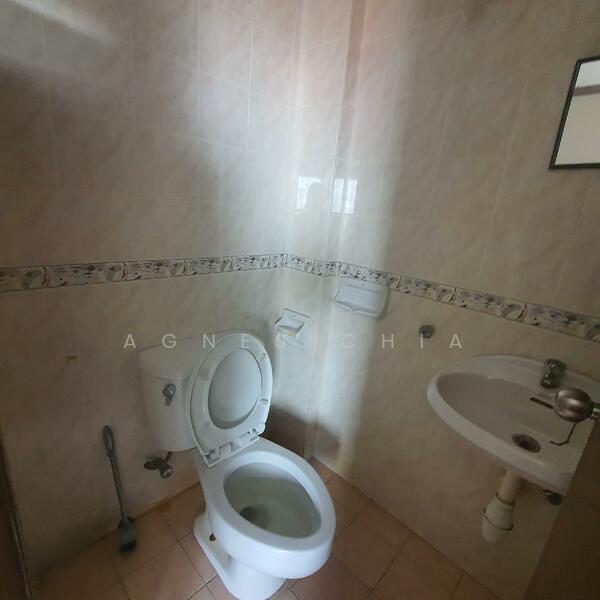 2nd Bathroom