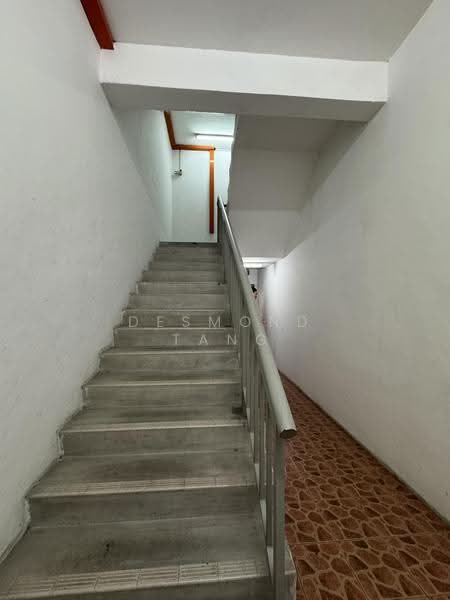 Shop / Office for Sale in Gombak (Kuala Lumpur) - Desmond Tang - Stairs - PropertyGuru.com.my