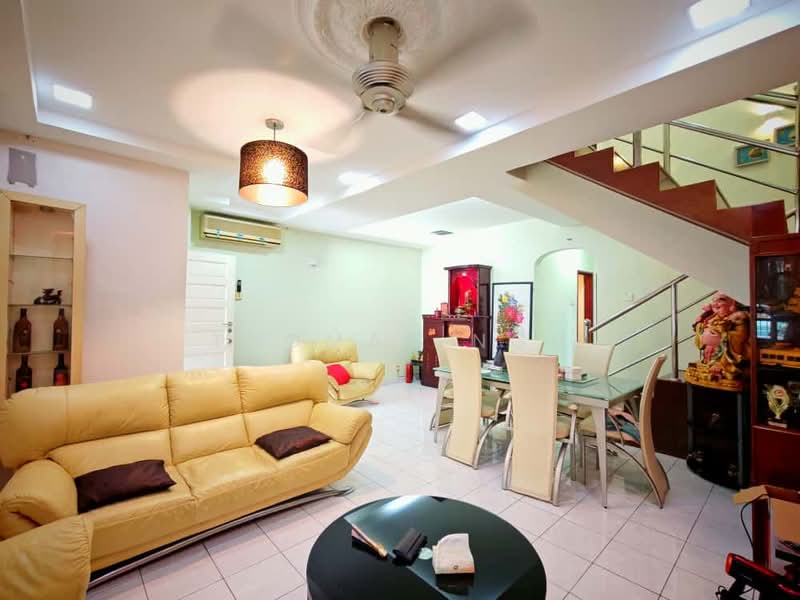 Terraced House for Sale in Bandar Kinrara Seksyen 5 (Bandar Kinrara) - Thomas Ngu - Living Room - PropertyGuru.com.my