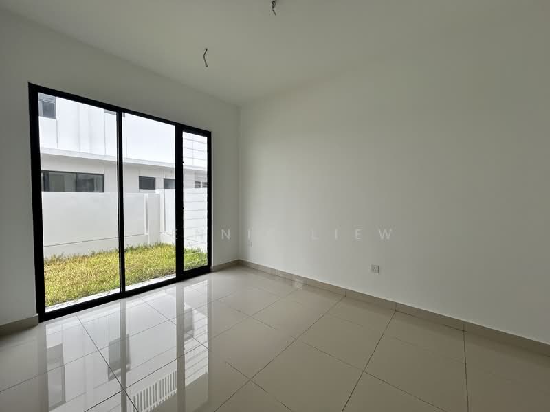 Rumah Berkembar untuk Dijual di Elmina (Shah Alam) - Wennie Liew - Living Room - PropertyGuru.com.my