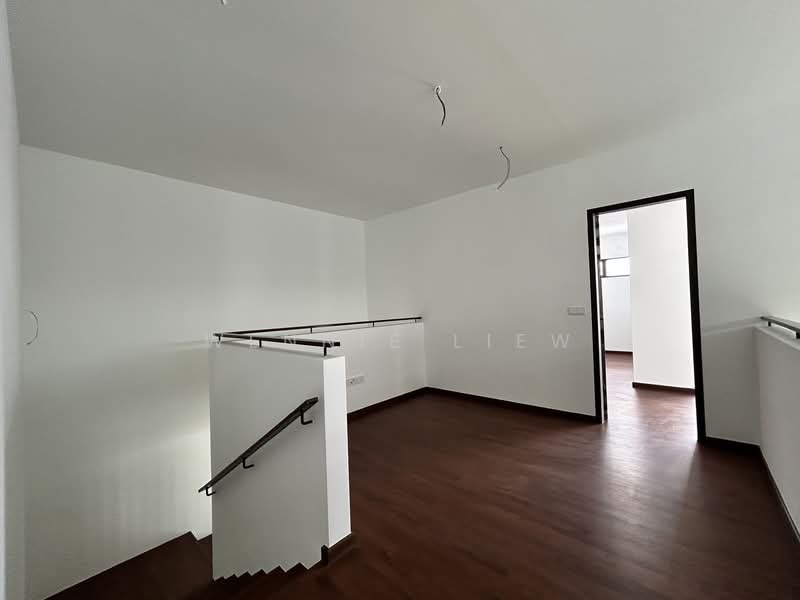 Rumah Berkembar untuk Dijual di Elmina (Shah Alam) - Wennie Liew - Stairs - PropertyGuru.com.my