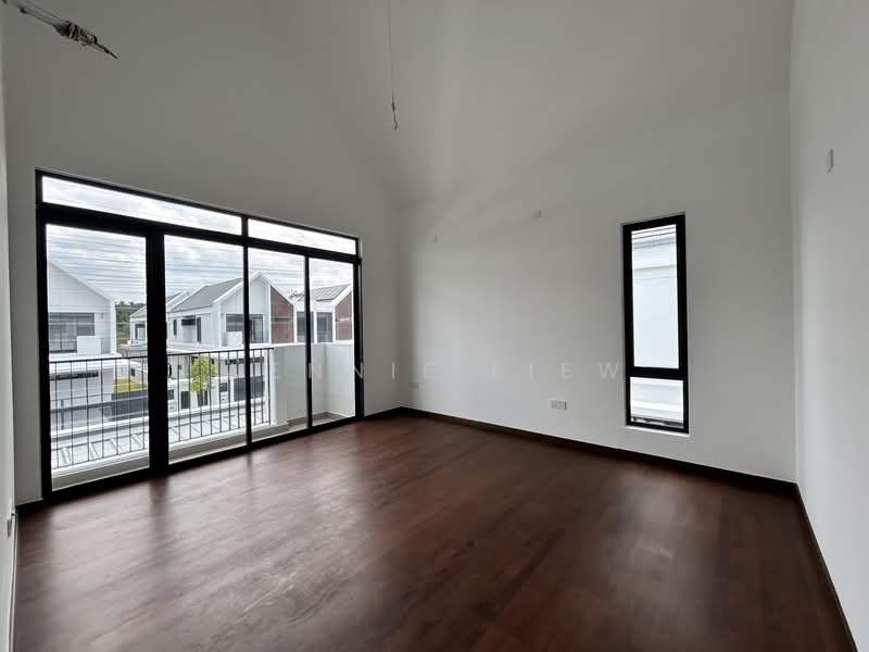 Rumah Berkembar untuk Dijual di Elmina (Shah Alam) - Wennie Liew - Living Room - PropertyGuru.com.my