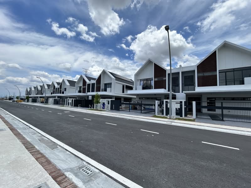 Rumah Berkembar untuk Dijual di Elmina (Shah Alam) - Wennie Liew - Exterior - PropertyGuru.com.my