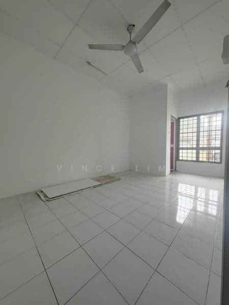 1-storey Terraced House for Sale in Taman Puncak Jalil (Seri Kembangan) - Vince Lim - Living Room - PropertyGuru.com.my