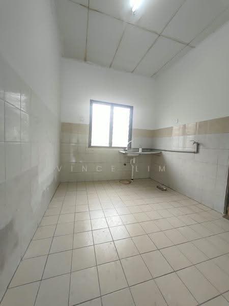 1-storey Terraced House for Sale in Taman Puncak Jalil (Seri Kembangan) - Vince Lim - Kitchen - PropertyGuru.com.my