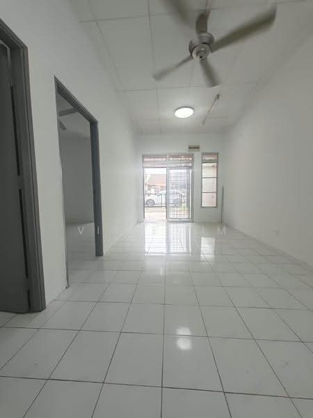 1-storey Terraced House for Sale in Taman Puncak Jalil (Seri Kembangan) - Vince Lim - Living Room - PropertyGuru.com.my