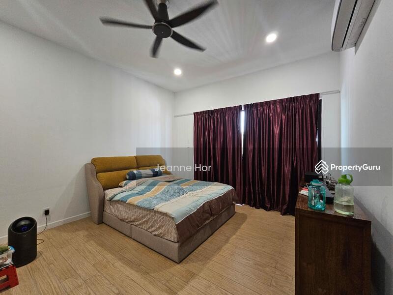 2-storey Terraced House for Sale in 16 Sierra (Puchong) - Jeanne Hor - Master bedroom - PropertyGuru.com.my