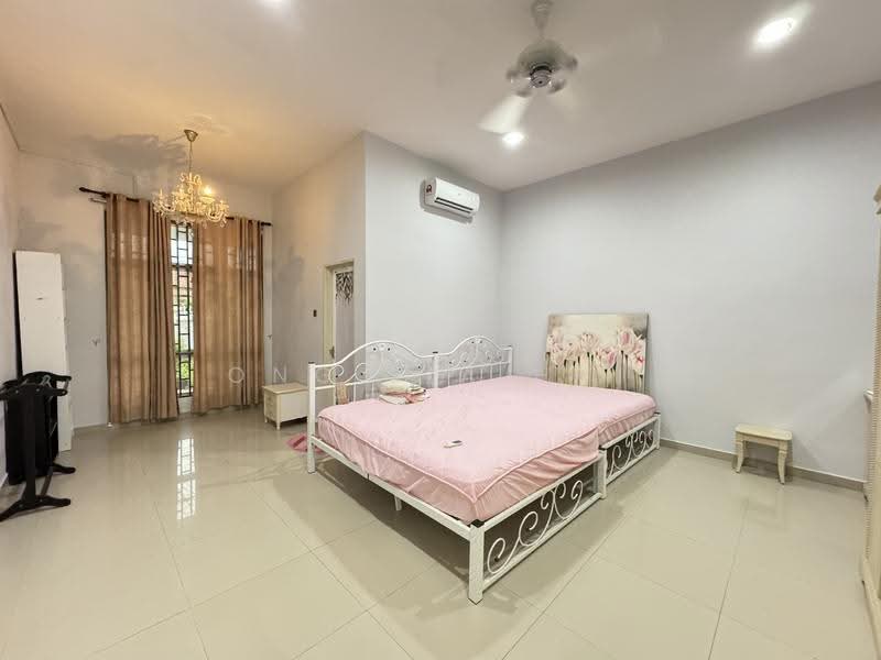 Semi-Detached House for Sale in Rasah Kemayan (Seremban 2) - Ong Jia Hui - Master Bedroom - PropertyGuru.com.my