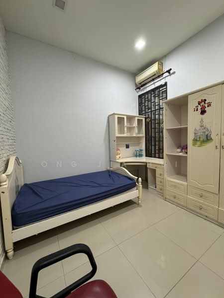 Semi-Detached House for Sale in Rasah Kemayan (Seremban 2) - Ong Jia Hui - Bedroom - PropertyGuru.com.my