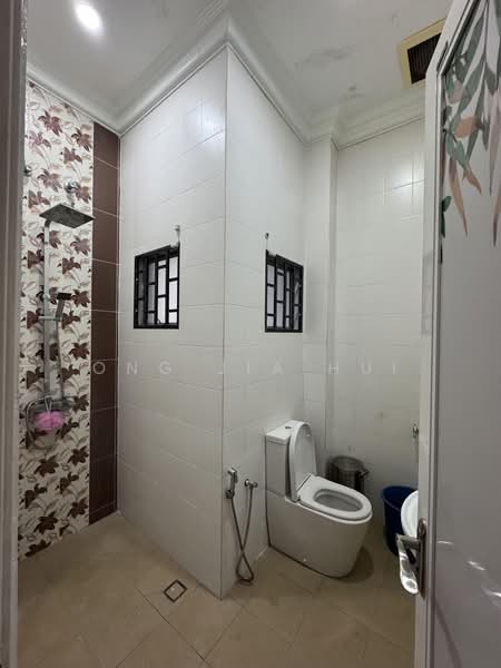 Semi-Detached House for Sale in Rasah Kemayan (Seremban 2) - Ong Jia Hui - Bathroom - PropertyGuru.com.my