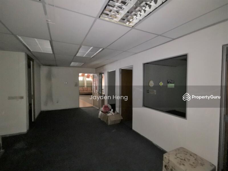 Kedai untuk Dijual di Desa Petaling (Kuala Lumpur) - Jayden Heng - Hallway - PropertyGuru.com.my
