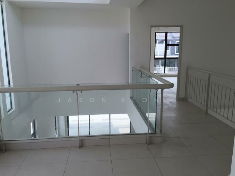 2-storey Terraced House for Sale in Lakeside Residences (Puchong) - Jason Keong - Corridor - PropertyGuru.com.my