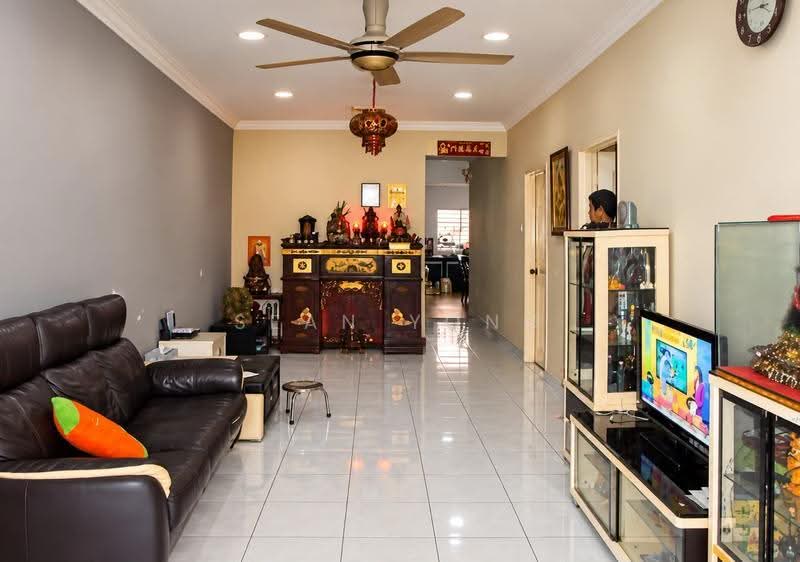1-storey Terraced House for Sale in Taman Ehsan (Kepong) - Sean Yong - Living Room - PropertyGuru.com.my