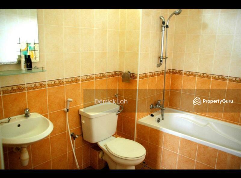 Rumah Berkembar untuk Dijual di Kawasan Perumahan Sungai Emas (Batu Ferringhi) - Derrick Loh - Bathroom - PropertyGuru.com.my
