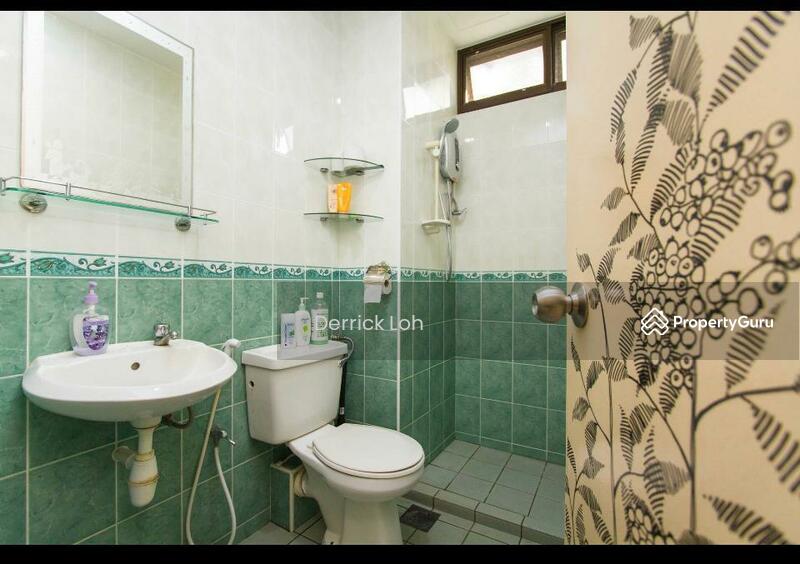 Rumah Berkembar untuk Dijual di Kawasan Perumahan Sungai Emas (Batu Ferringhi) - Derrick Loh - Bathroom - PropertyGuru.com.my
