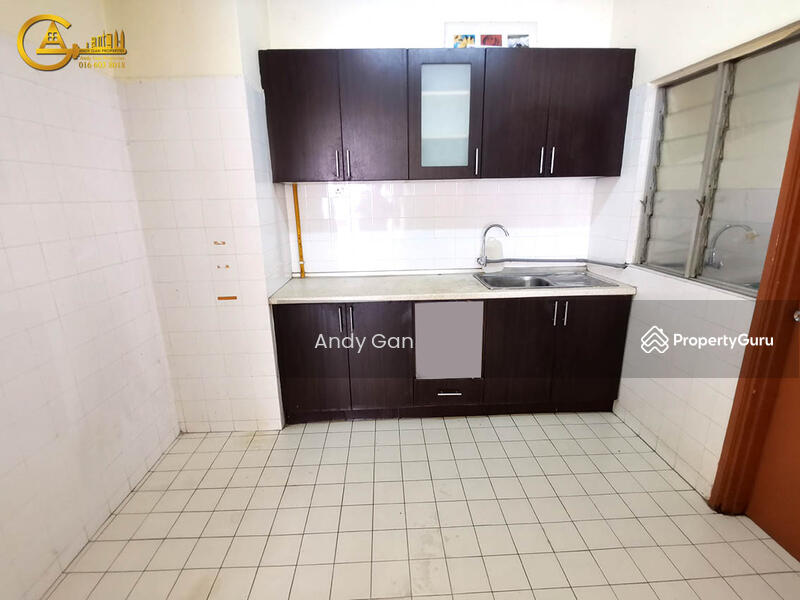 Dry Kitchen