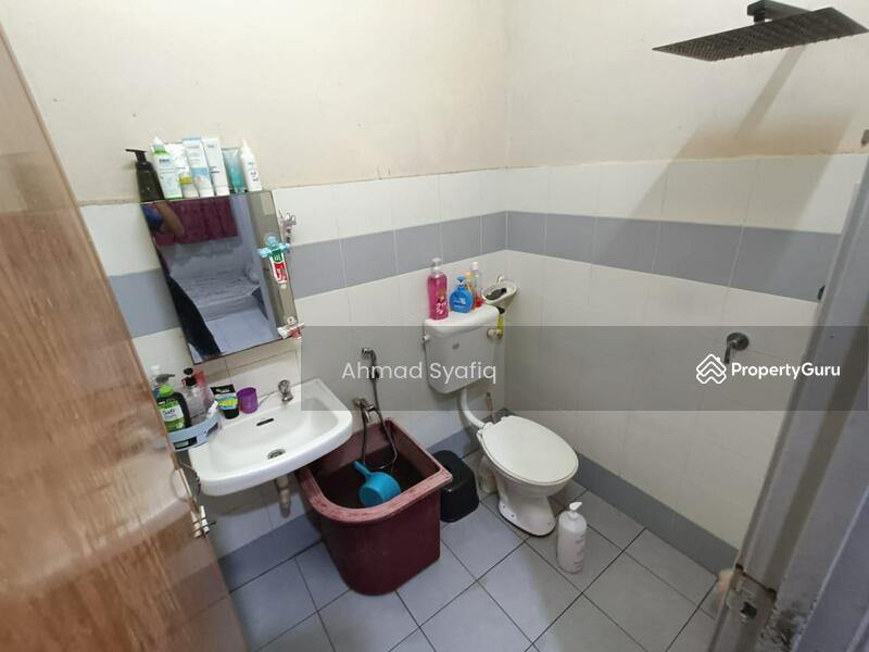 1-storey Terraced House for Sale in Kampung Batu 9 Kebun Baru (Telok Panglima Garang) - Ahmad Syafiq - Bathroom - PropertyGuru.com.my