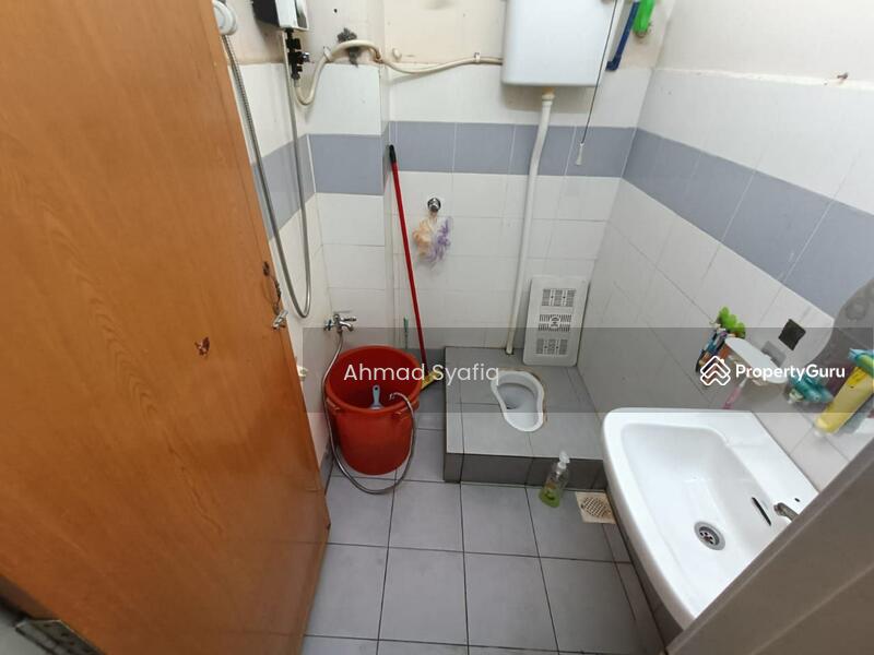 1-storey Terraced House for Sale in Kampung Batu 9 Kebun Baru (Telok Panglima Garang) - Ahmad Syafiq - Bathroom - PropertyGuru.com.my