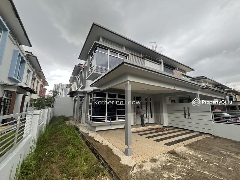 For Sale - D'Grande 2-Storey 32x70 Cluster House