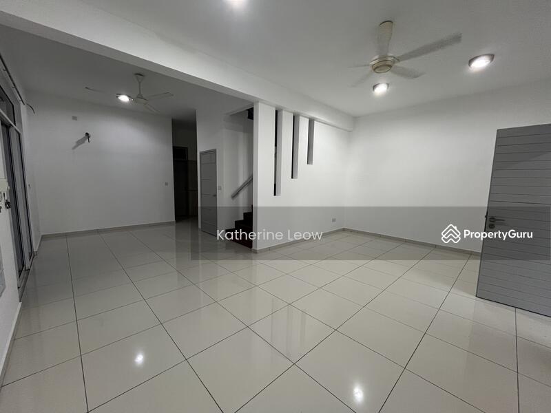 For Sale - D'Grande 2-Storey 32x70 Cluster House