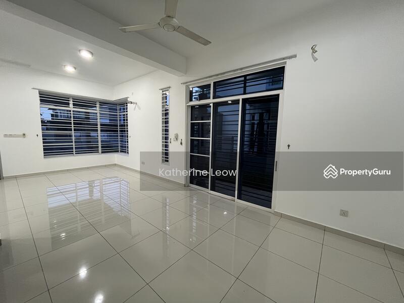 For Sale - D'Grande 2-Storey 32x70 Cluster House