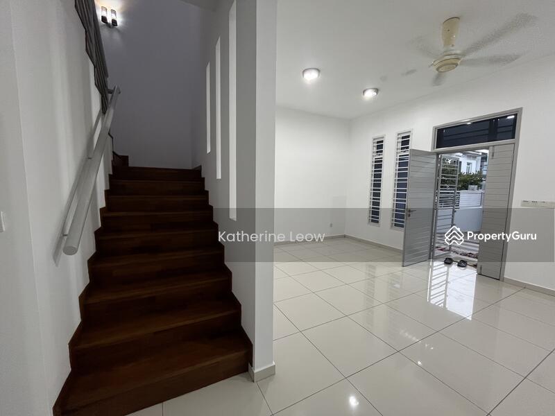 For Sale - D'Grande 2-Storey 32x70 Cluster House