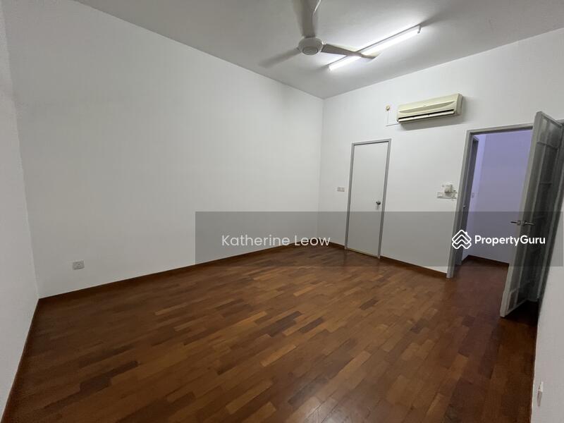 For Sale - D'Grande 2-Storey 32x70 Cluster House
