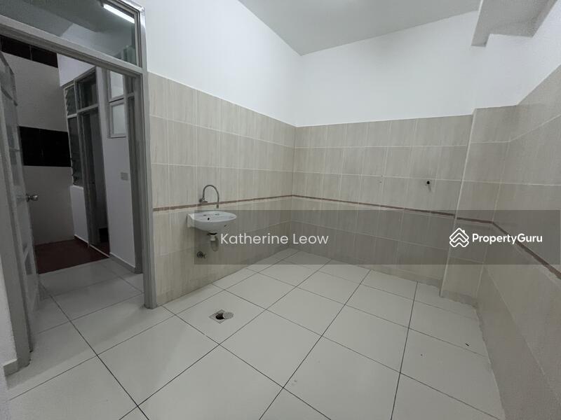For Sale - D'Grande 2-Storey 32x70 Cluster House