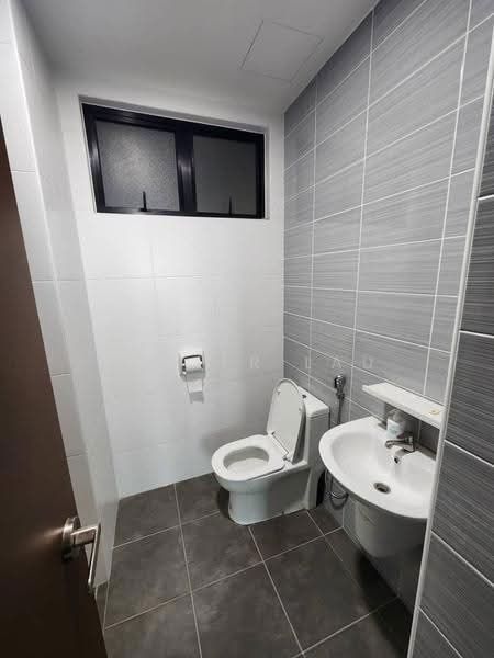 Kediaman Servis untuk Dijual di Sky Oasis Residence (Pangsapuri Oasis 1) - Healer Lau - Bathroom - PropertyGuru.com.my