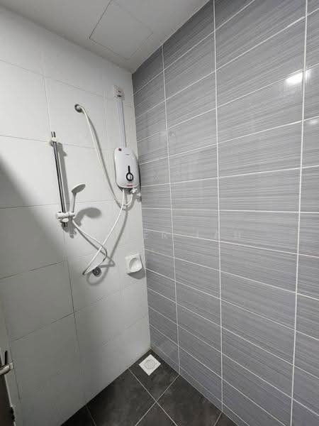 Kediaman Servis untuk Dijual di Sky Oasis Residence (Pangsapuri Oasis 1) - Healer Lau - Bathroom - PropertyGuru.com.my
