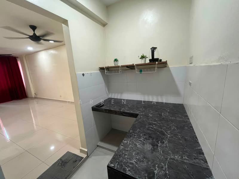 Pangsapuri untuk Dijual di Jelutong Apartment - Darren Lai - Living Room - PropertyGuru.com.my