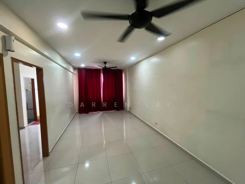 Pangsapuri untuk Dijual di Jelutong Apartment - Darren Lai - Living Room - PropertyGuru.com.my