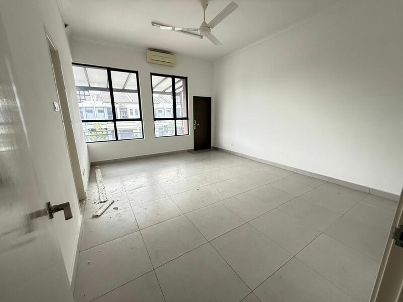 2-storey Terraced House for Sale in Bandar Seri Coalfields (Sungai Buloh) - Ka Ee - Living Room - PropertyGuru.com.my