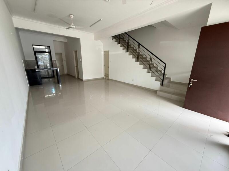 2-storey Terraced House for Sale in Bandar Seri Coalfields (Sungai Buloh) - Ka Ee - Living Room - PropertyGuru.com.my