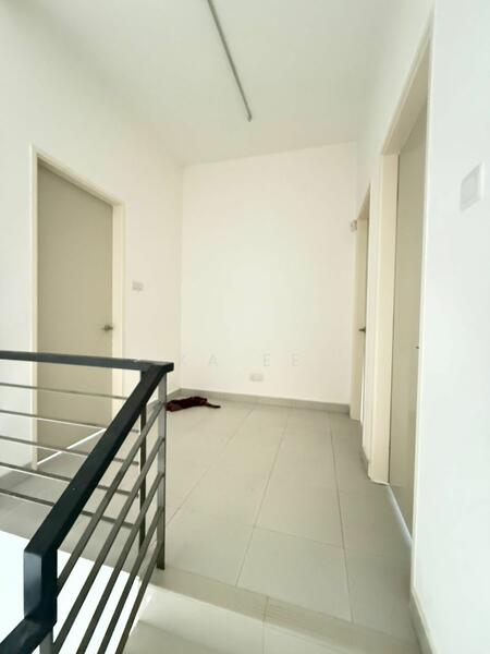 2-storey Terraced House for Sale in Bandar Seri Coalfields (Sungai Buloh) - Ka Ee - Corridor - PropertyGuru.com.my