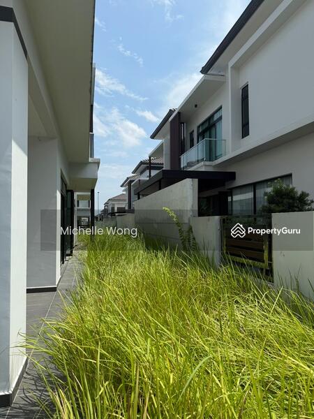 House corner garden area
